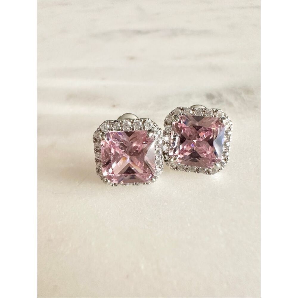 Light pink princess cut cubic zirconia sparkly stud earrings - Picture 1 of 3
